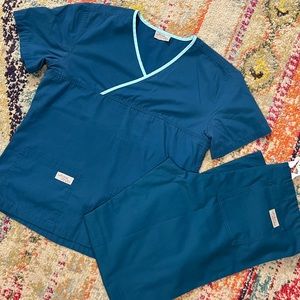 Urbane Med tall. Scrubs Teal green